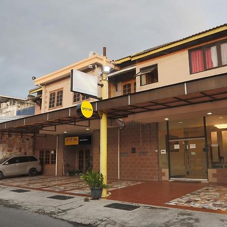 Spot On 2358 Aster Homestay Melati Kültér fotó