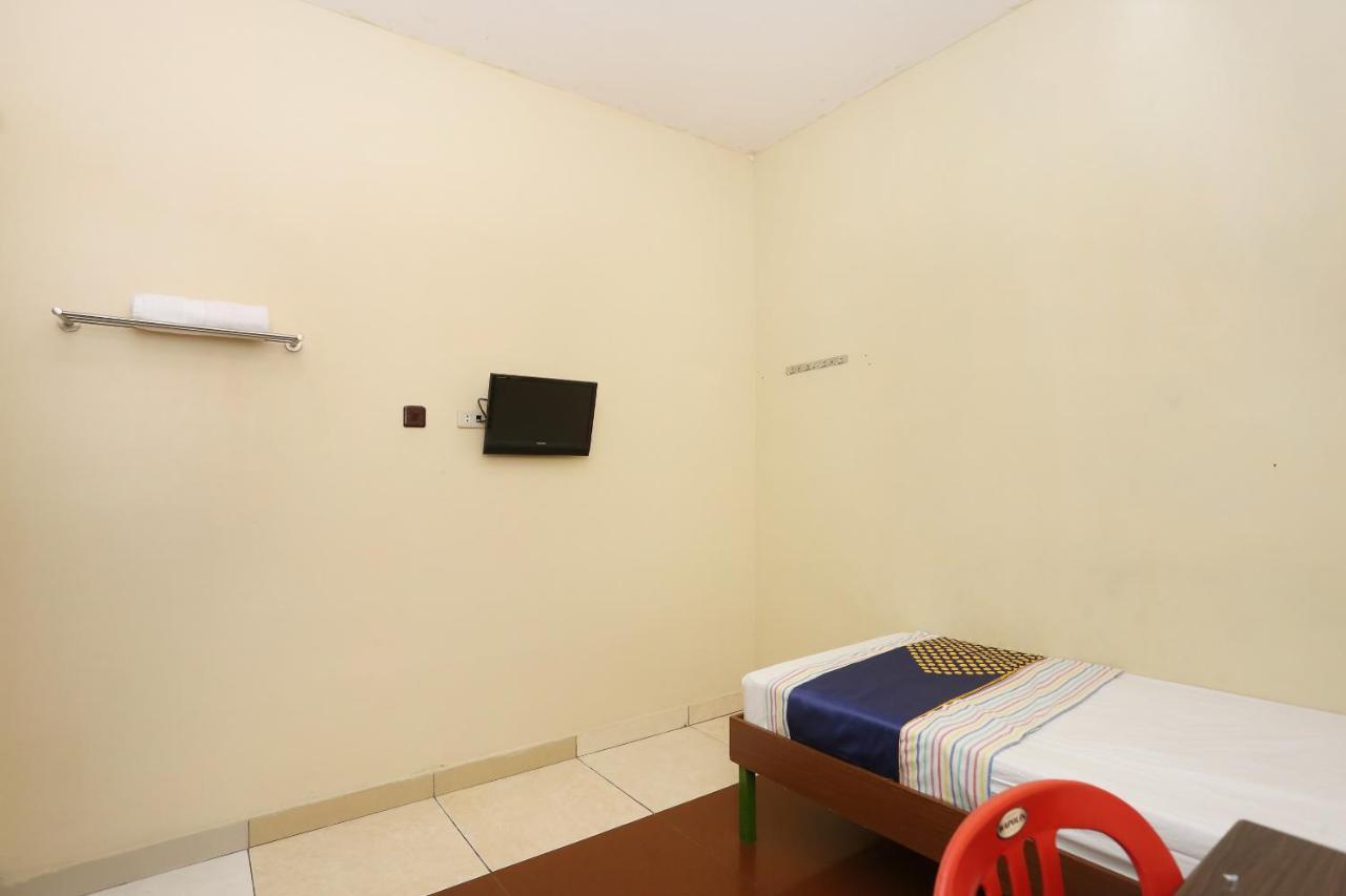 Spot On 2358 Aster Homestay Melati Kültér fotó