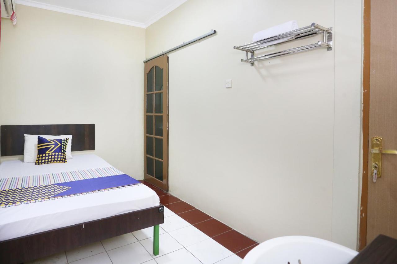Spot On 2358 Aster Homestay Melati Kültér fotó