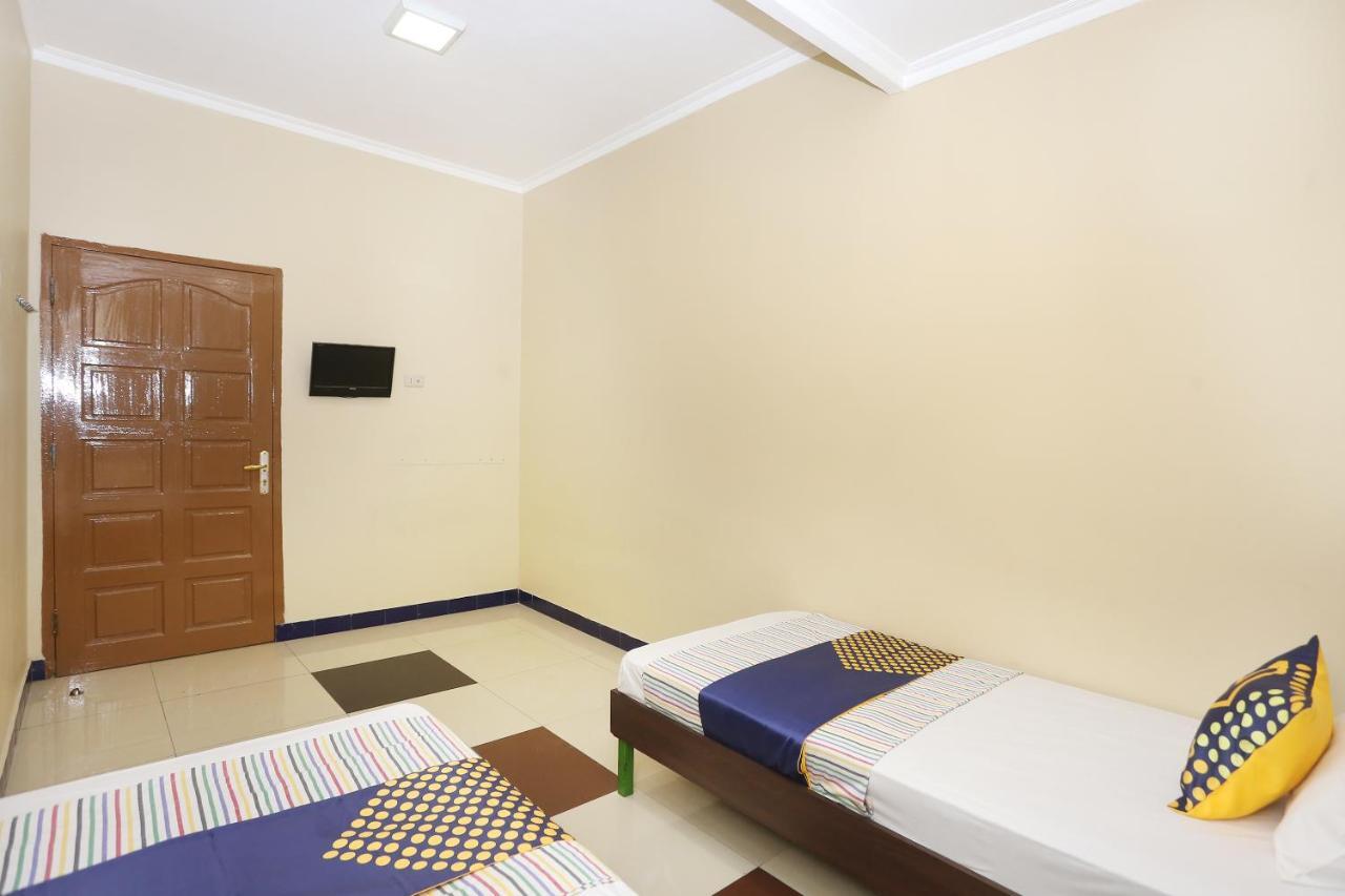 Spot On 2358 Aster Homestay Melati Kültér fotó