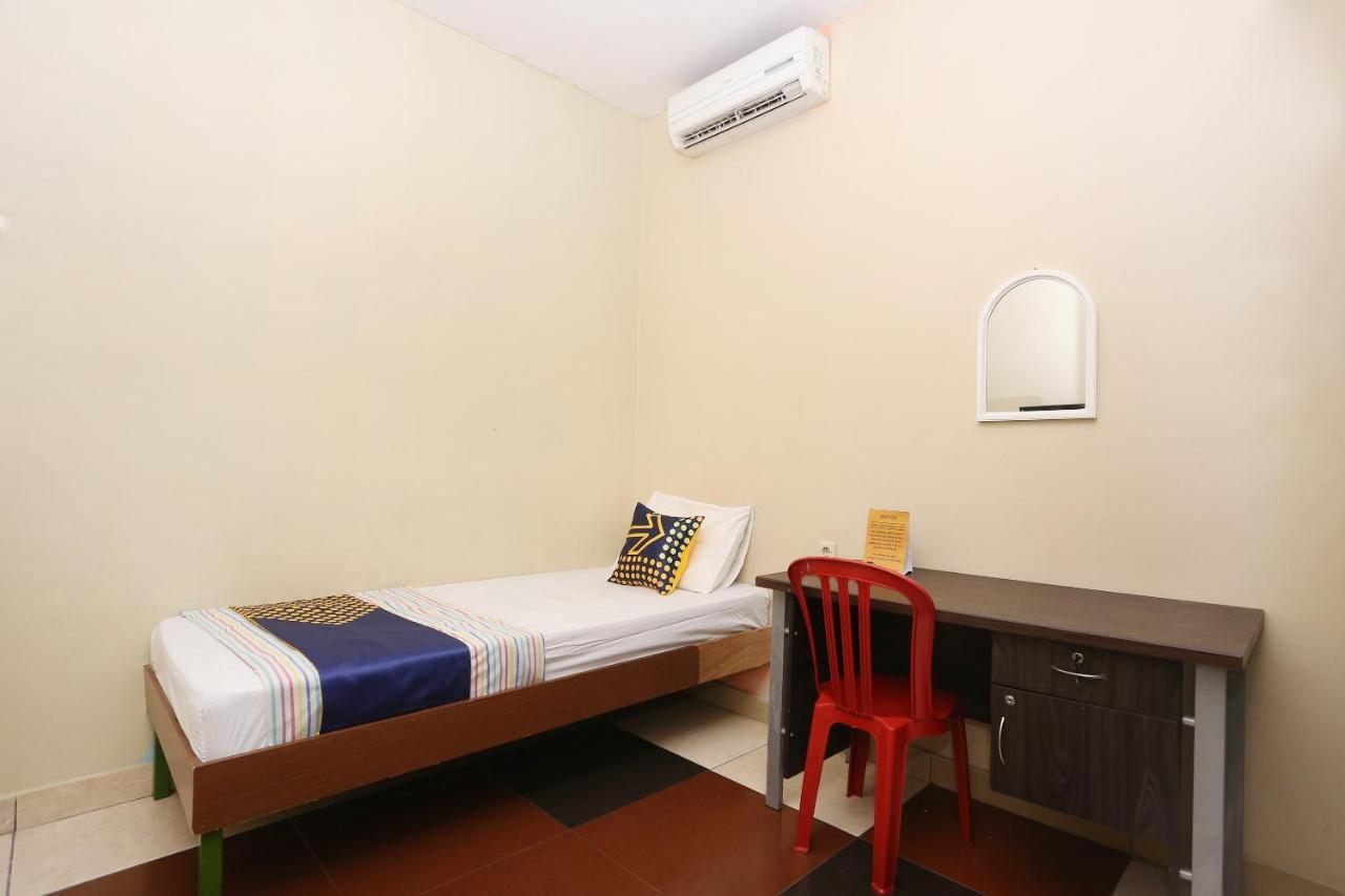 Spot On 2358 Aster Homestay Melati Kültér fotó