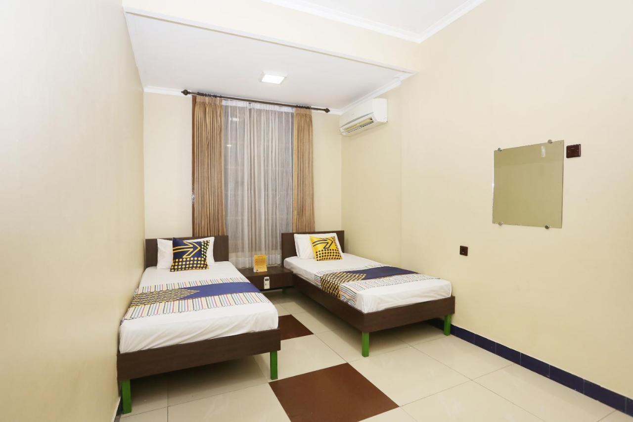 Spot On 2358 Aster Homestay Melati Kültér fotó