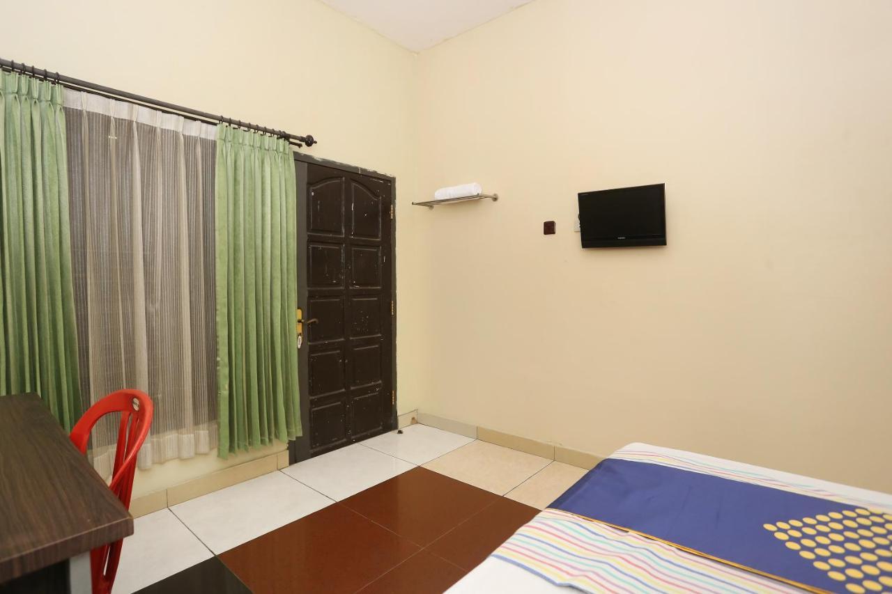Spot On 2358 Aster Homestay Melati Kültér fotó