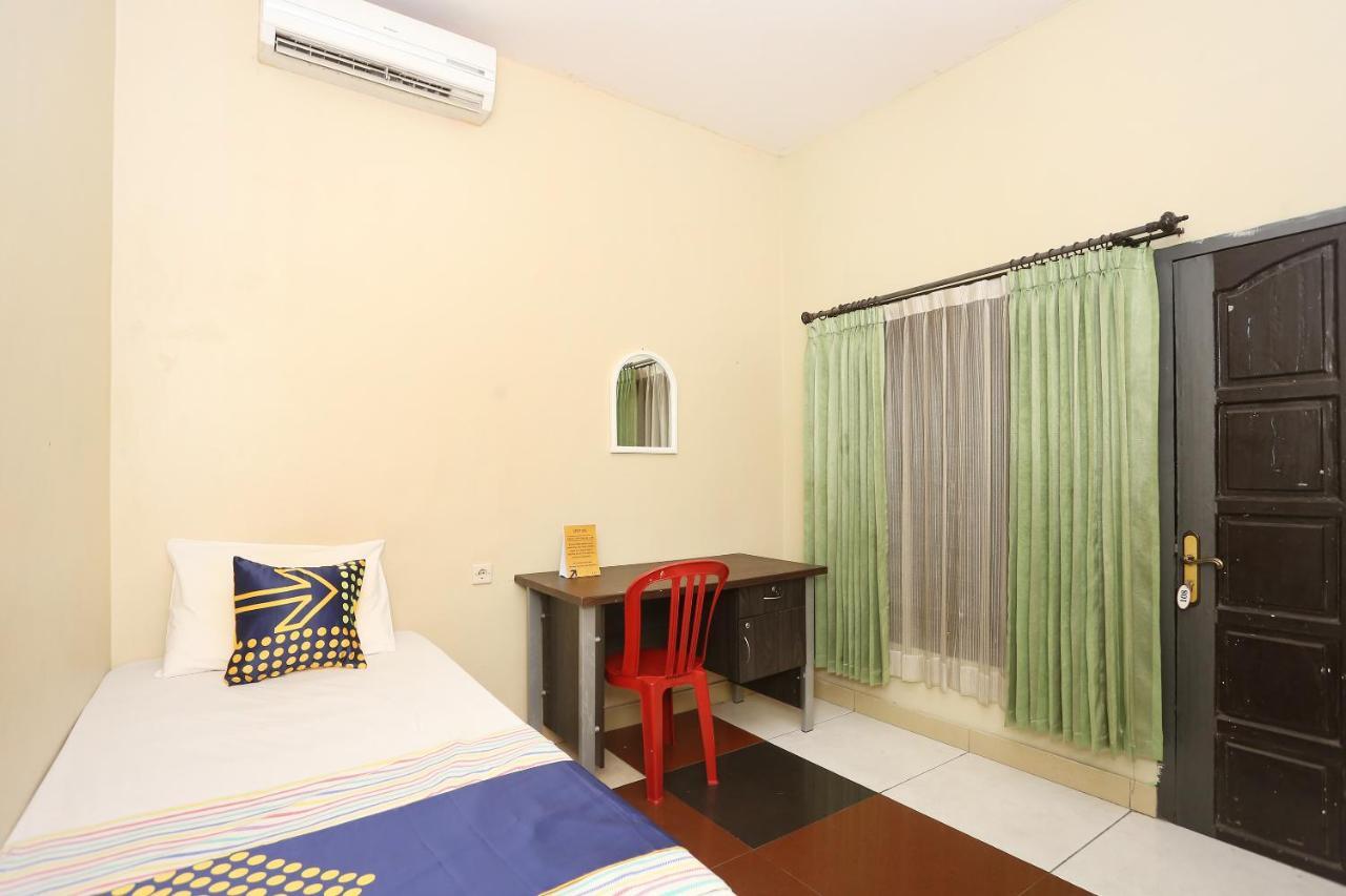 Spot On 2358 Aster Homestay Melati Kültér fotó